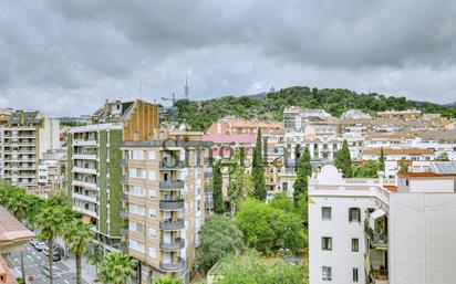 Vista exterior de Àtic en venda en  Barcelona Capital amb Calefacció, Terrassa i Balcó