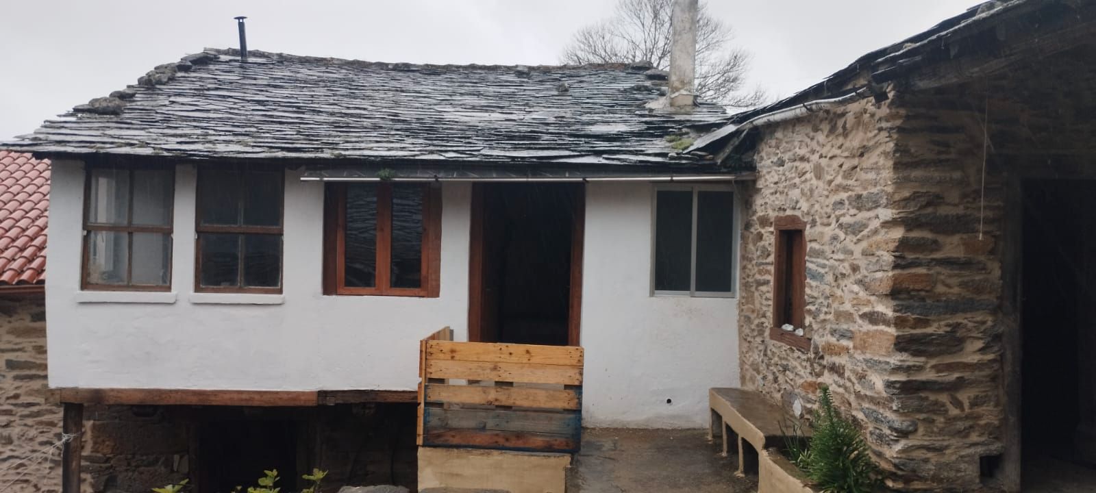 Vista exterior de Finca rústica en venda en Parada de Sil amb Calefacció
