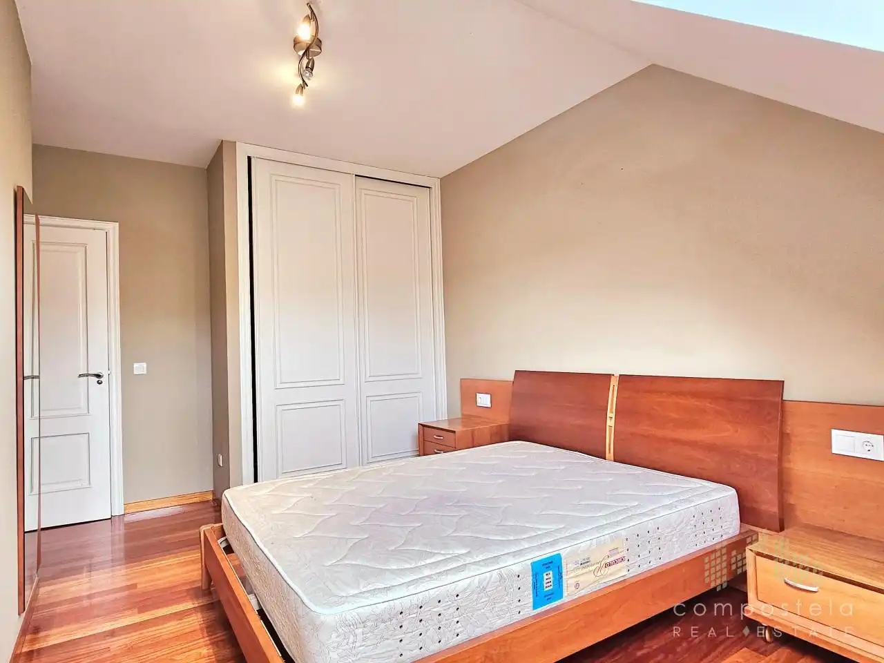 Dormitori de Dúplex de lloguer en Ames amb Calefacció, Parquet i Traster