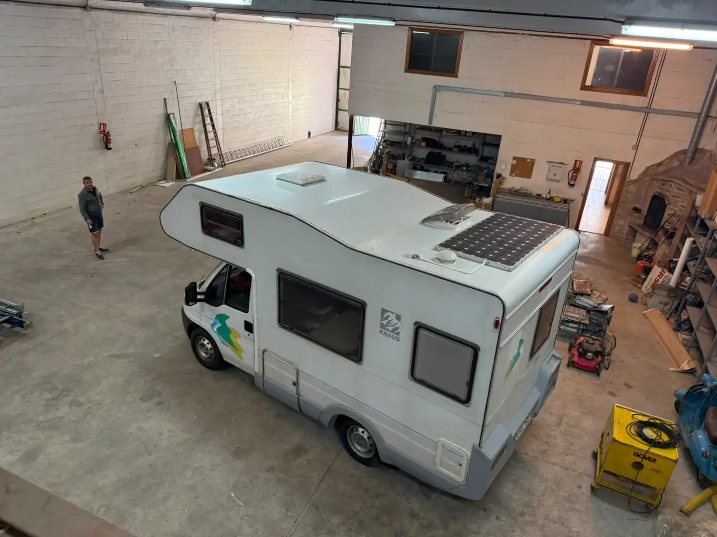 Parkplatz von Fabrikhallen zur Miete in  Logroño