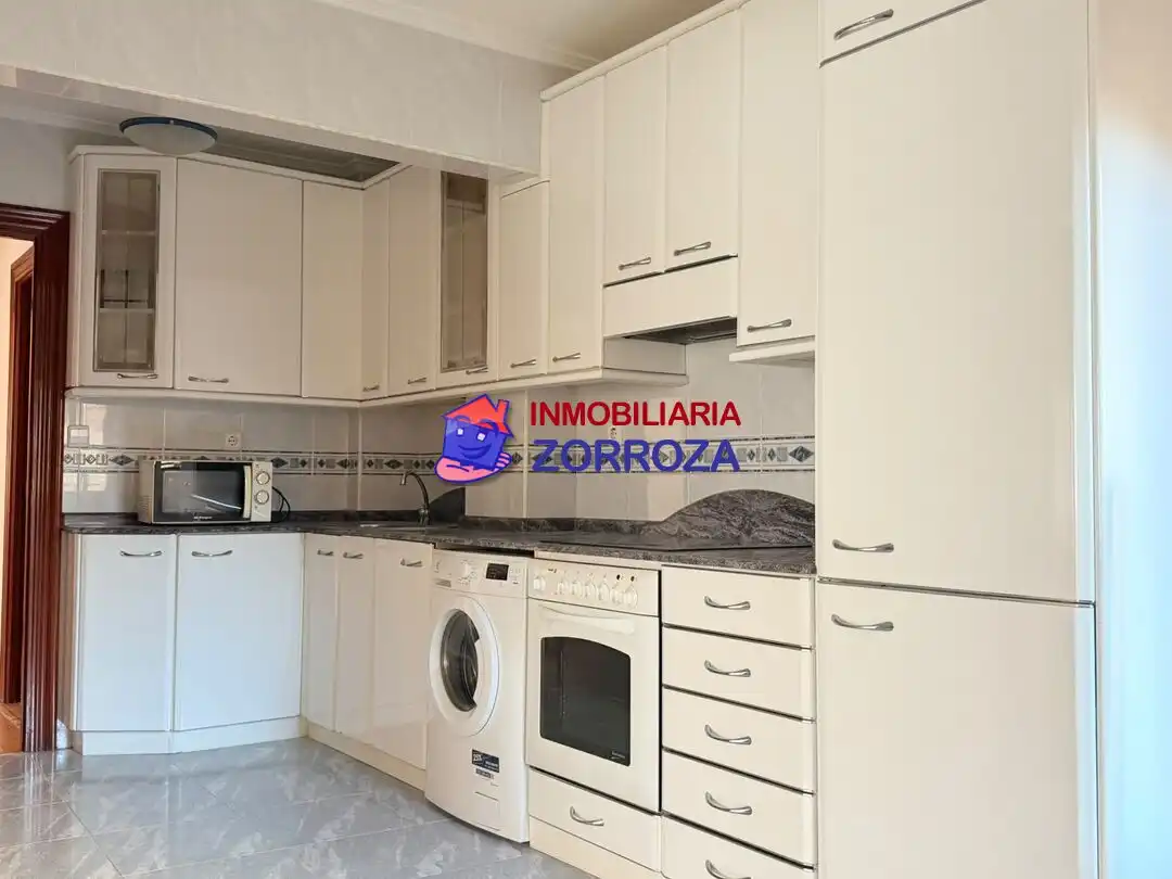 Cuina de Pis en venda en Bilbao  amb Terrassa i Balcó