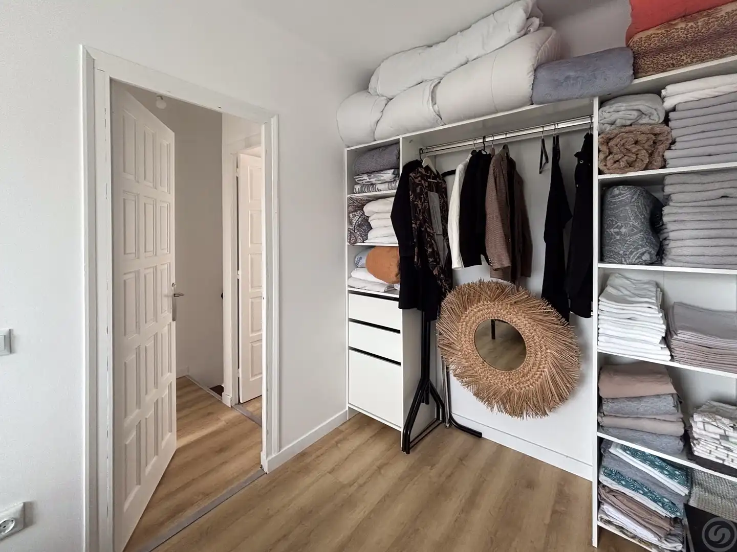 Schlafzimmer von Einfamilien-Reihenhaus zum Verkauf in Empuriabrava mit Klimaanlage, Terrasse und Möbliert