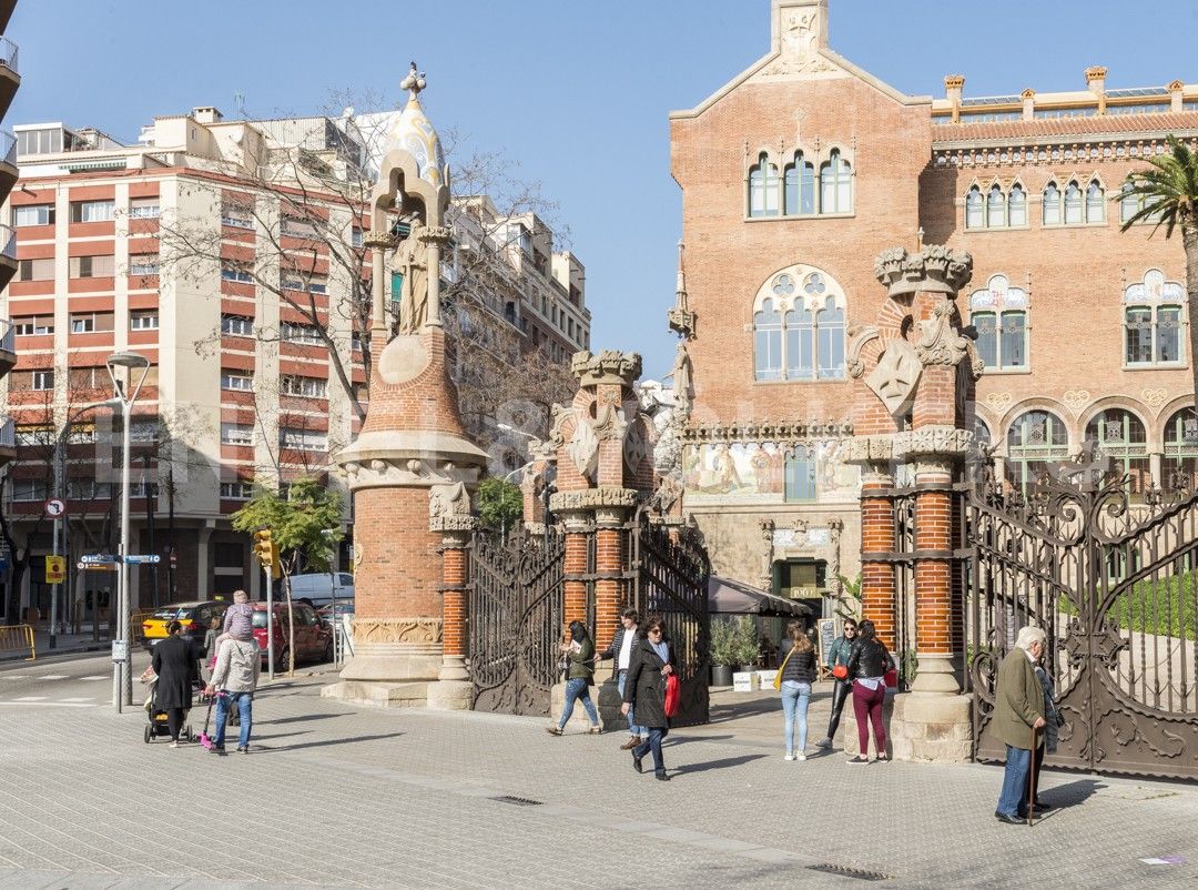 Vista exterior de Casa o xalet en venda en  Barcelona Capital amb Calefacció