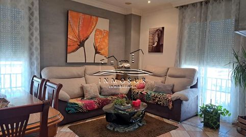 Piso en zona calle Cabrillana. Cuenta con recibidor, salóncomedor, cocina, cuarto de baño y tres dormitorios. La vivienda se entre, imatge 2