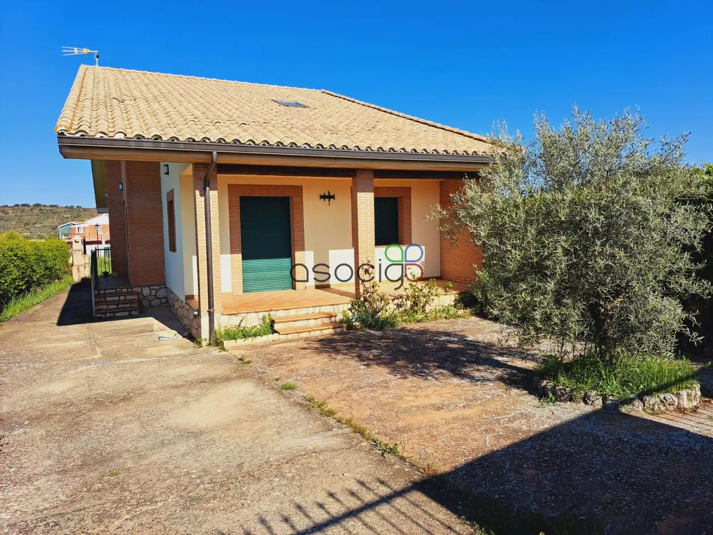 Vista exterior de Casa o chalet en venta en Solanillos del Extremo con Calefacción, Trastero y Piscina