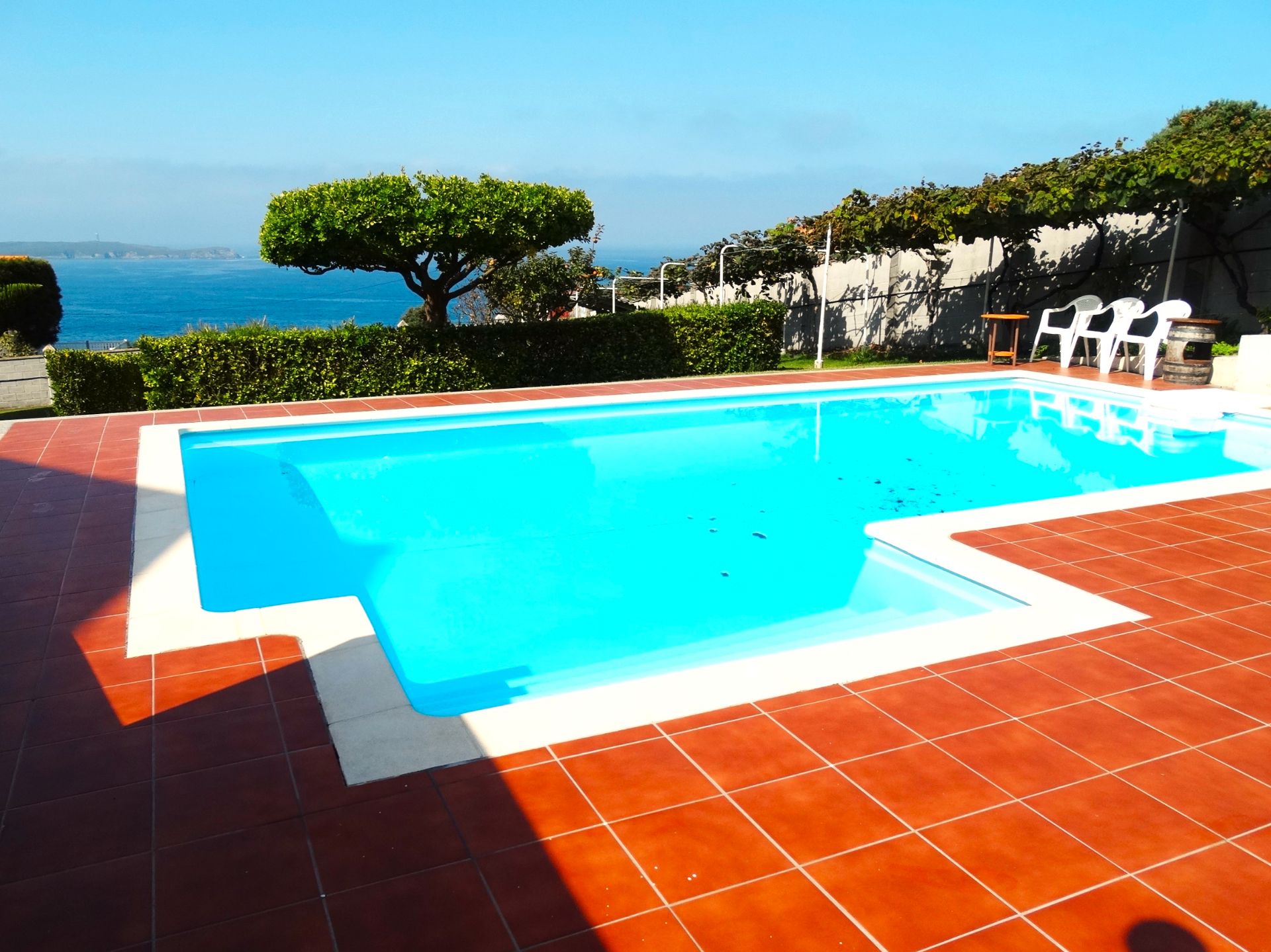 Piscina de Casa o xalet en venda en Valdoviño amb Calefacció, Jardí privat i Parquet
