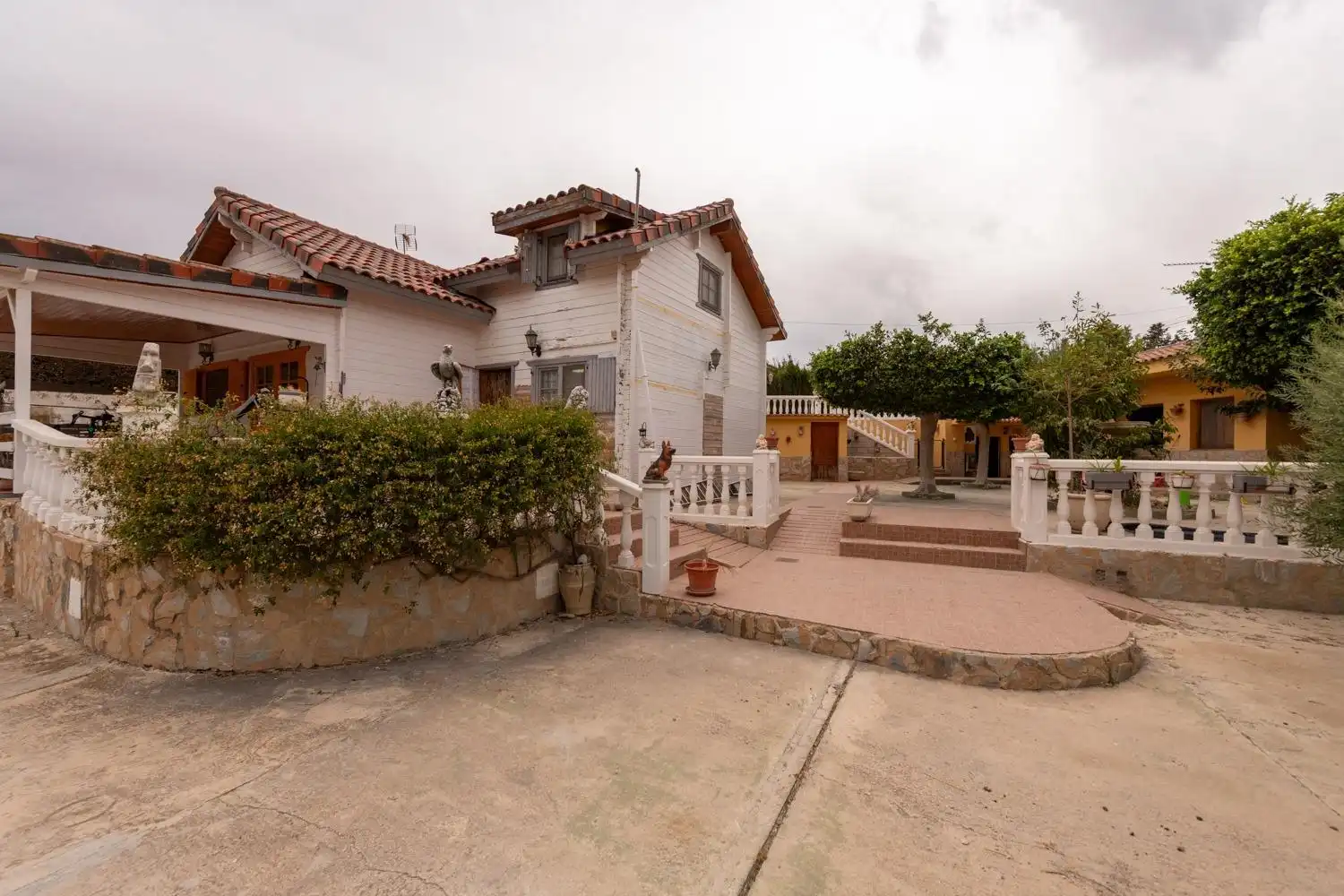 Vista exterior de Casa o xalet en venda en Alicante / Alacant amb Aire condicionat, Calefacció i Jardí privat