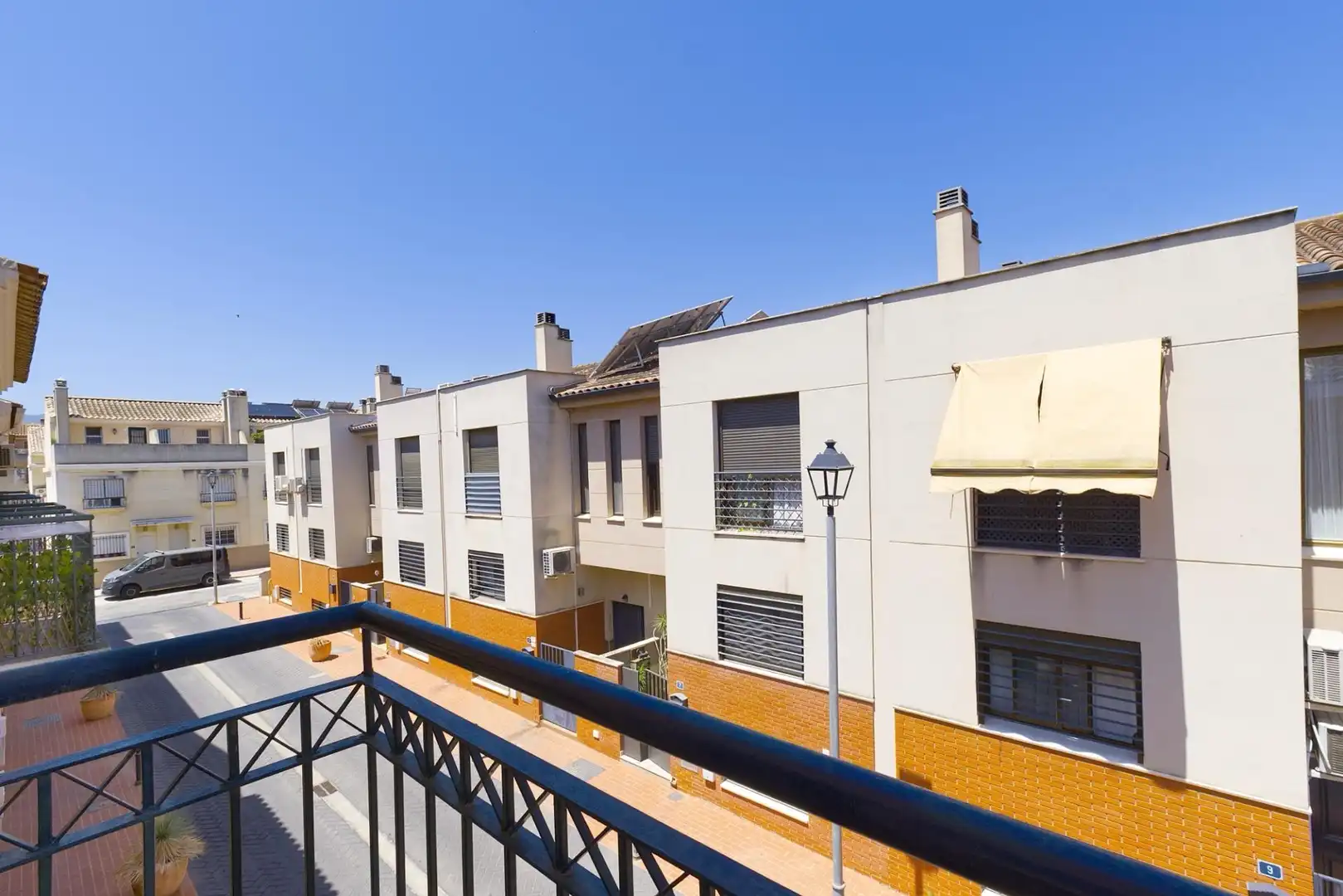 Vista exterior de Casa adosada en venda en Alhaurín de la Torre amb Aire condicionat, Calefacció i Terrassa