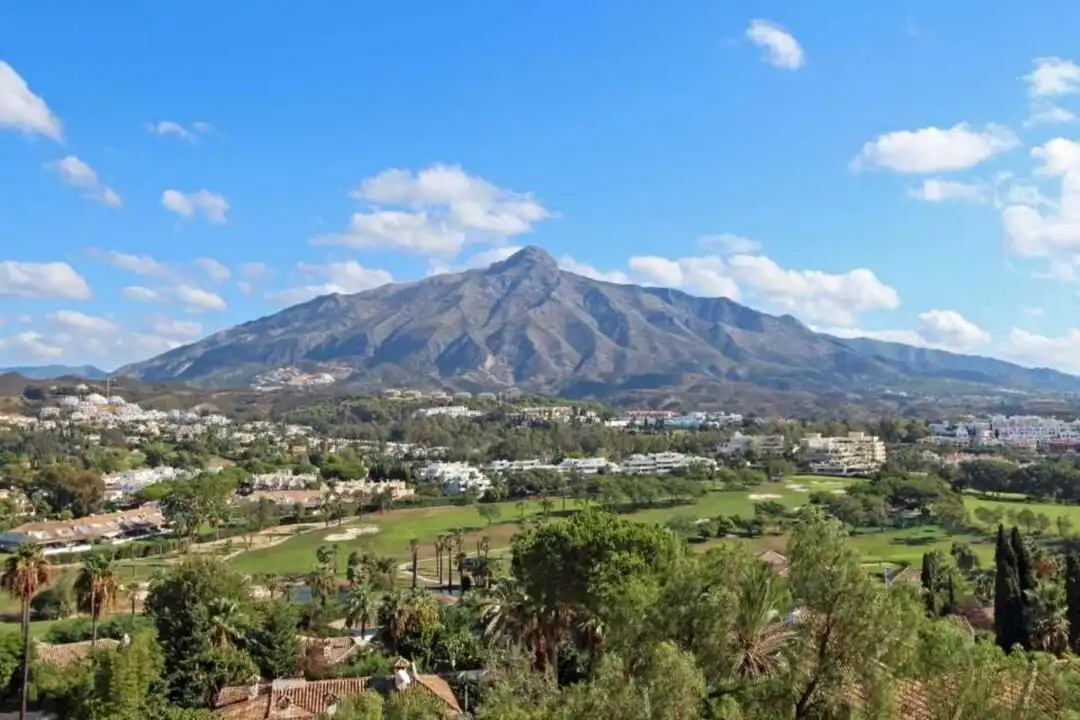 Außenansicht von Wohnungen zum Verkauf in Marbella mit Privatgarten, Terrasse und Abstellraum