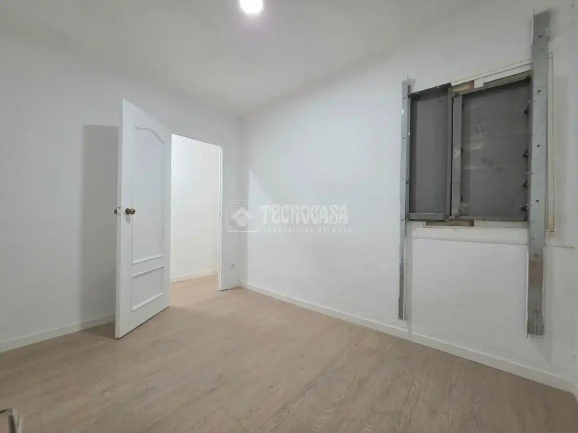 Dormitori de Pis en venda en Santa Coloma de Gramenet amb Parquet i Terrassa