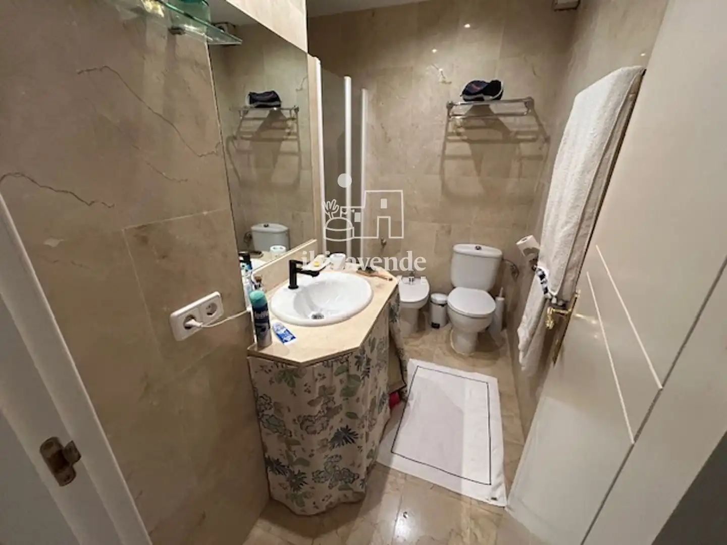 Badezimmer von Einfamilien-Reihenhaus zur Miete in Santa Eulària des Riu mit Klimaanlage, Heizung und Parkett