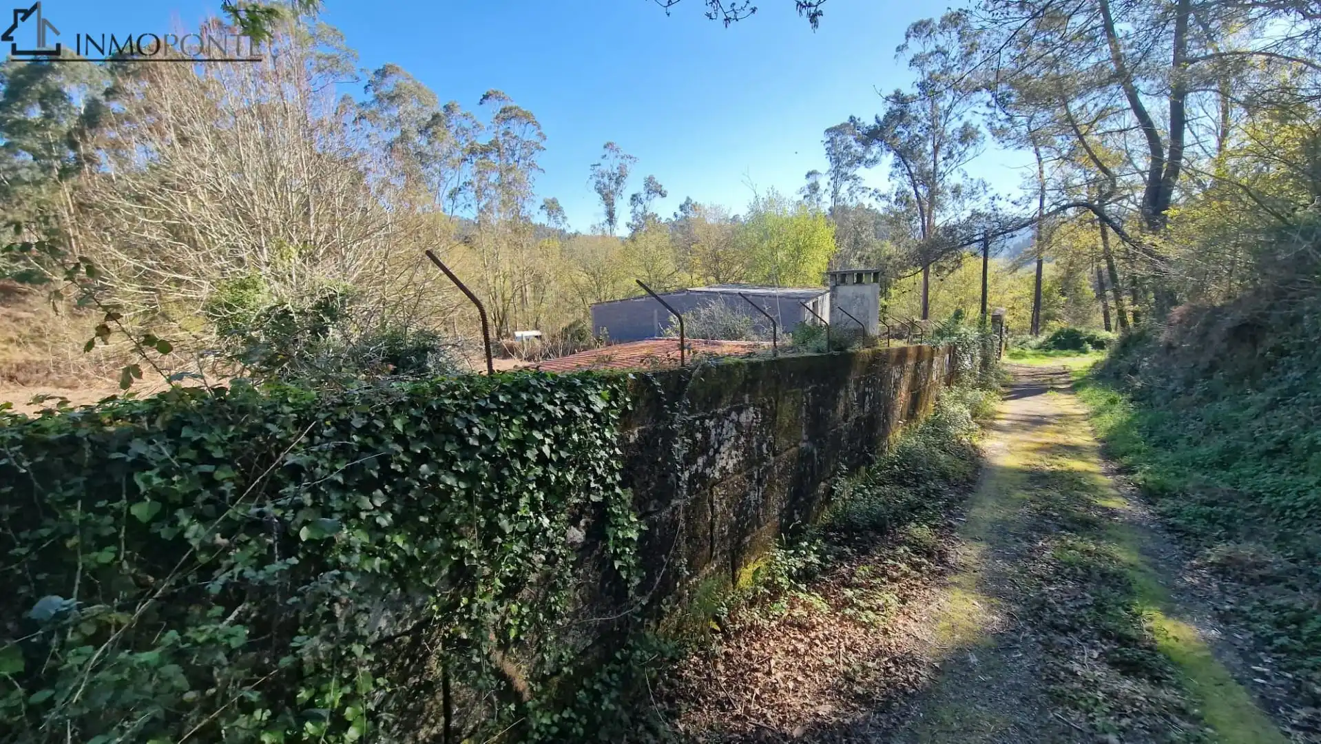 Vista exterior de Nave industrial en venta en Pontevedra Capital 