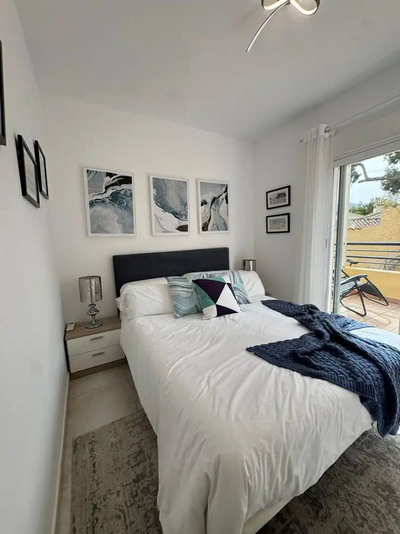 Dormitori de Casa o xalet en venda en L'Alfàs del Pi amb Aire condicionat, Jardí privat i Terrassa