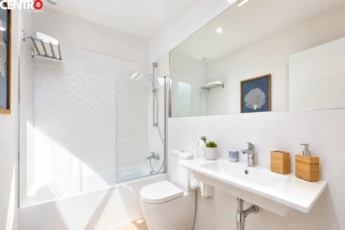 Bathroom of Attic for sale in Huétor Vega  with Air Conditioner, Heating and Private garden