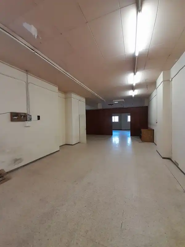 Fabrikhallen zur Miete in Olot