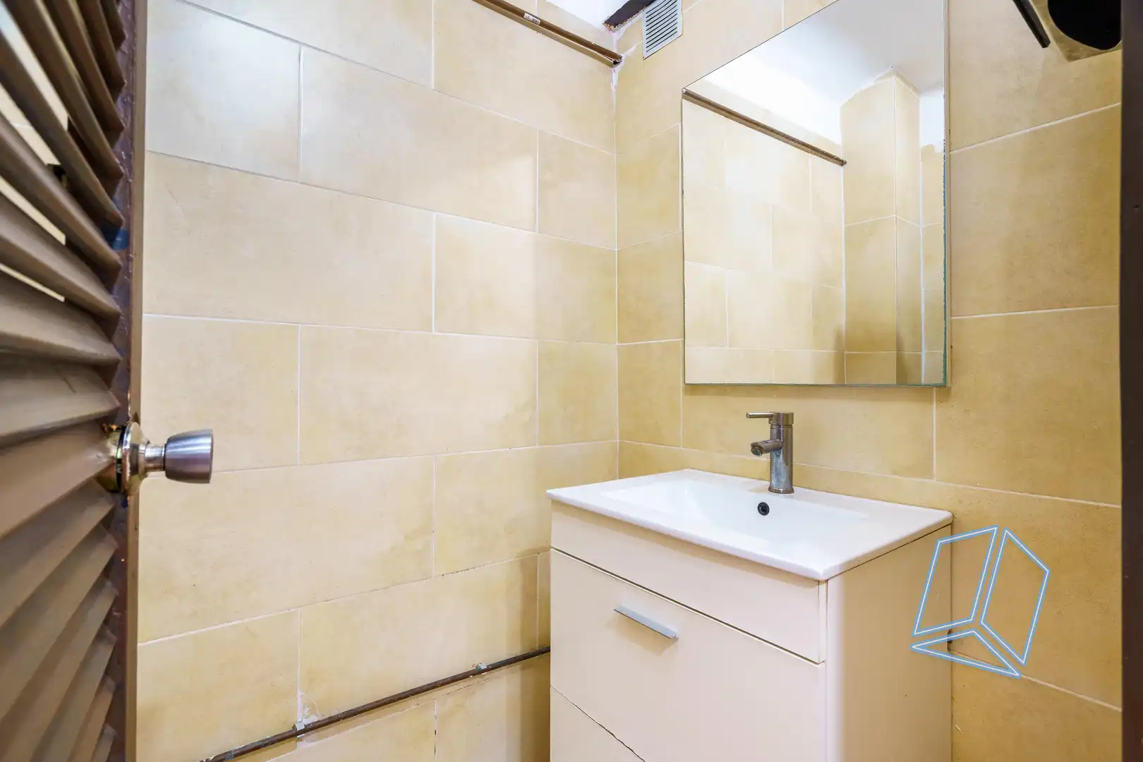 Badezimmer von Erdgeschoss zum Verkauf in Barcelona mit Terrasse