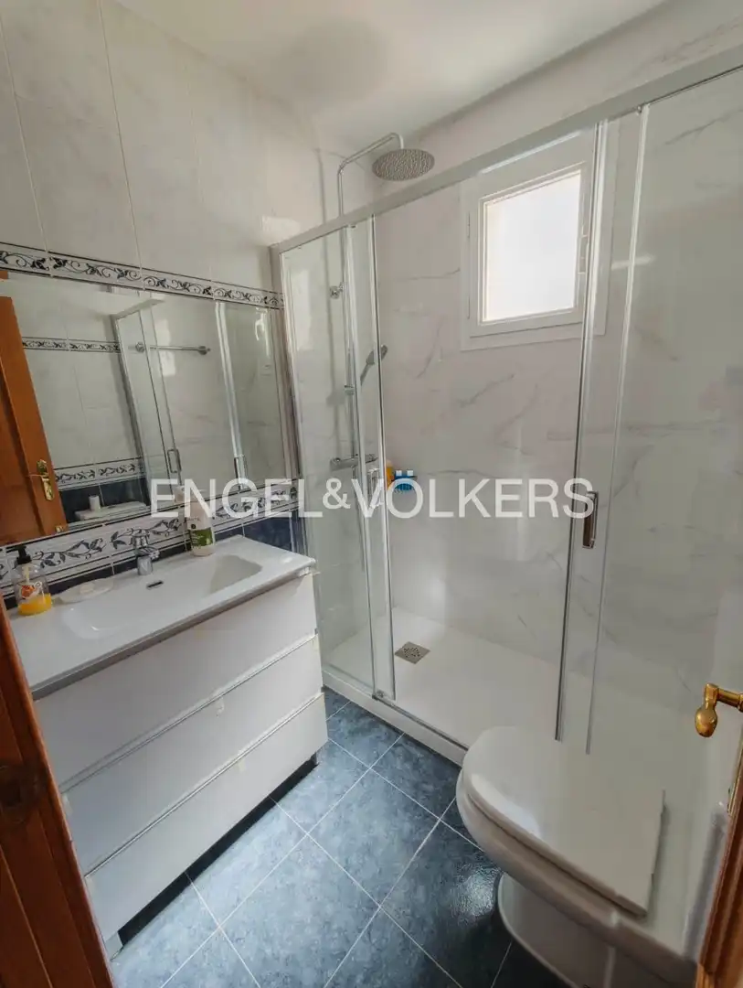 Bathroom of Flat for rent in Madrid  with Air Conditioner, Heating and Parquet flooring
