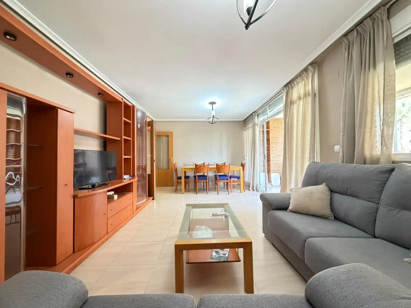 Sala de estar de Piso de alquiler en Alicante / Alacant con Aire acondicionado, Amueblado y Piscina comunitaria