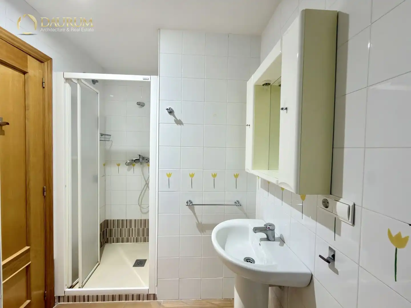 Bathroom of Flat for sale in Casc Urbà