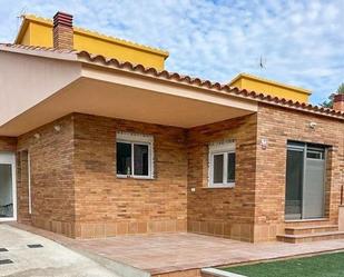 Vista exterior de Casa adosada en venda en Piera amb Calefacció, Jardí privat i Terrassa