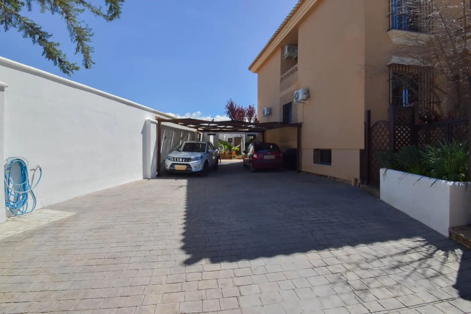Aparcament de Casa o xalet en venda en Las Gabias amb Aire condicionat, Calefacció i Jardí privat