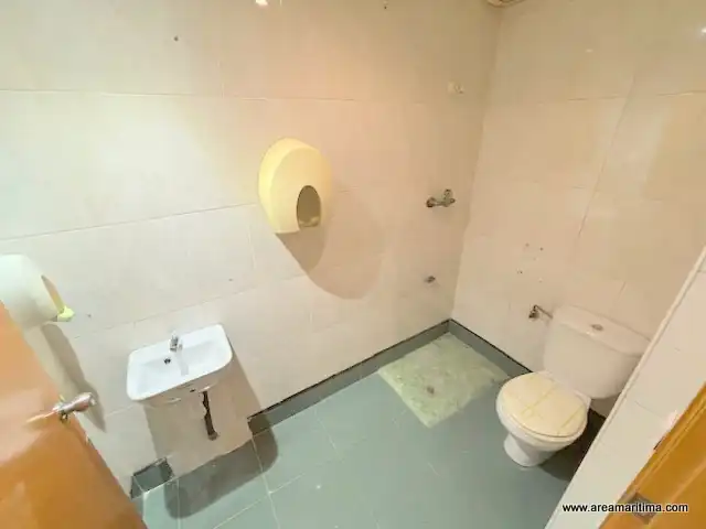 Baño de Local en venta en Valencia con Aire acondicionado y Terraza