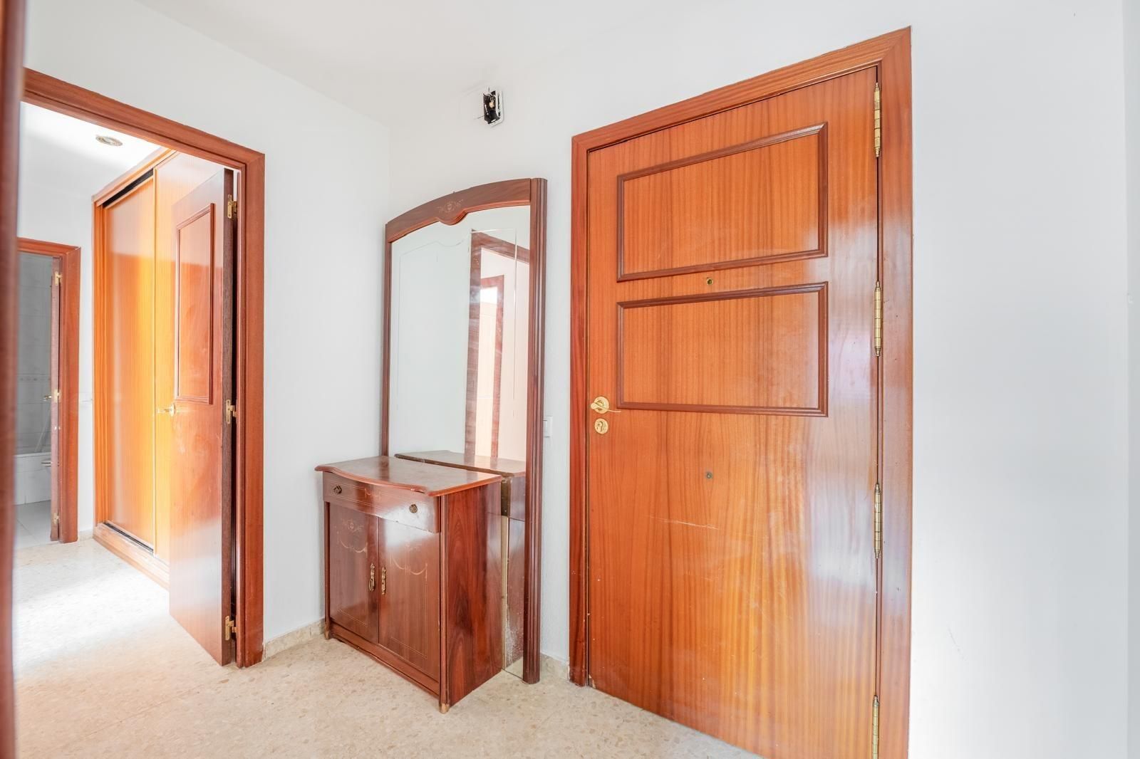 Flat for sale in  Sevilla Capital  with Air Conditioner, Private garden and Balcony