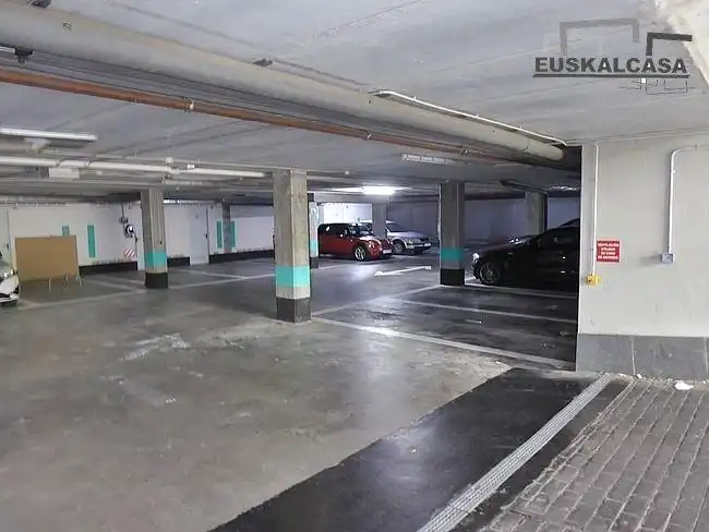 Parking de Planta baja en venta en Bilbao  con Calefacción y Trastero