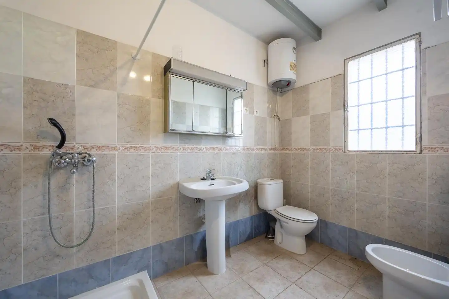 Baño de Finca rústica en venta en Turrillas con Jardín privado, Terraza y Trastero