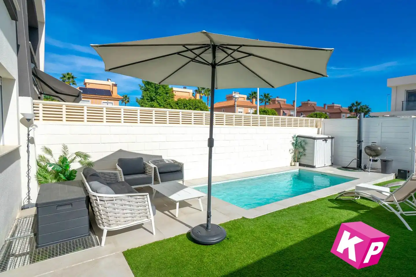 Casa esquina con piscina privada y parking, imatge 4