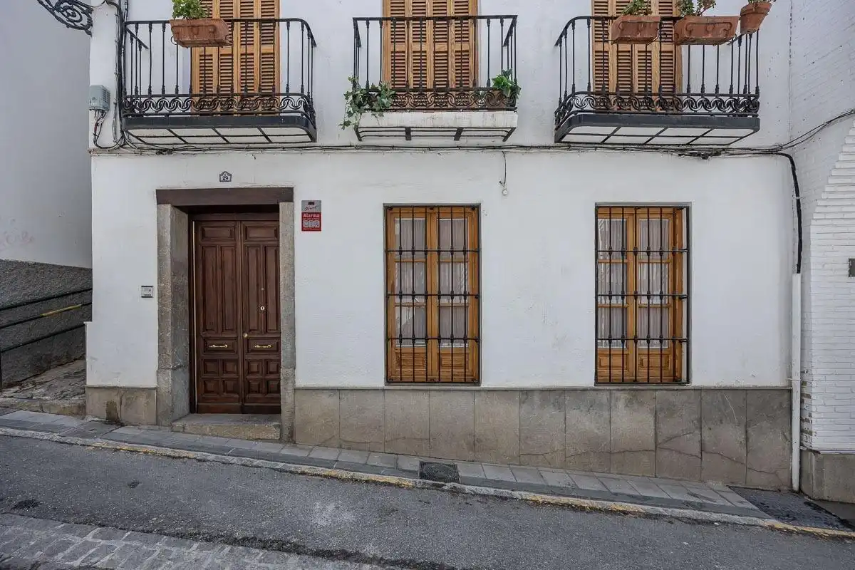 Vista exterior de Casa o xalet de lloguer en Granada amb Calefacció, Terrassa i Moblat