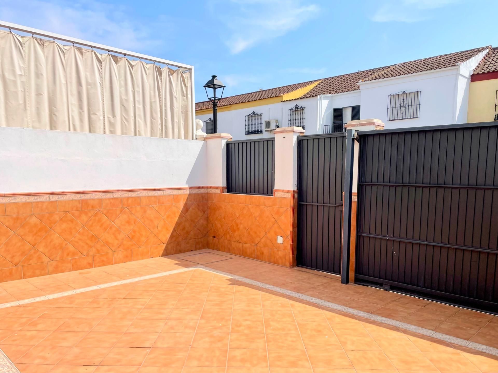 Exterior view of Single-family semi-detached for sale in Bormujos  with Air Conditioner, Heating and Alarm