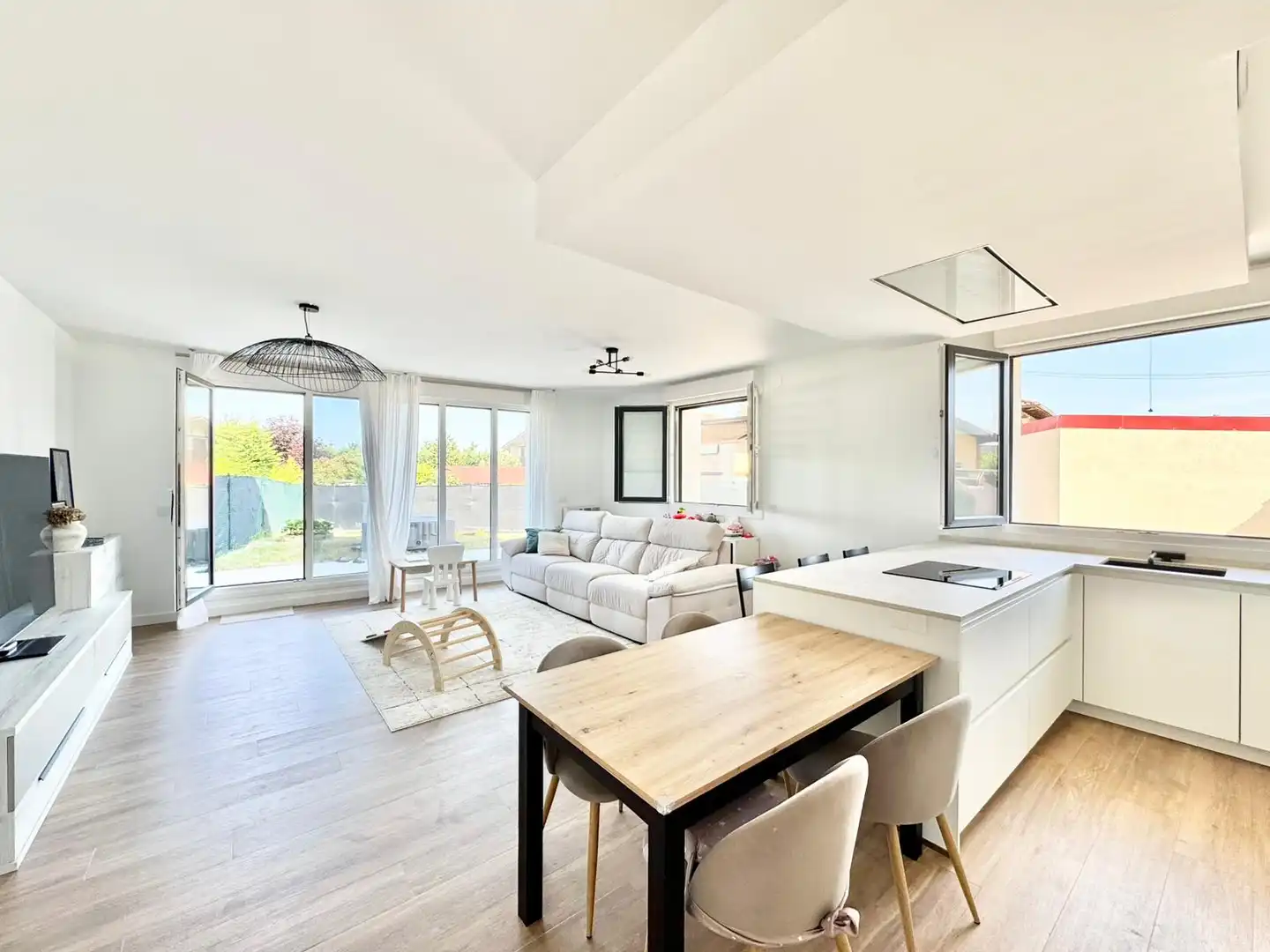 Living room of Detached homes for sale in Vitoria - Gasteiz  with Private garden, Terrace and Storage room