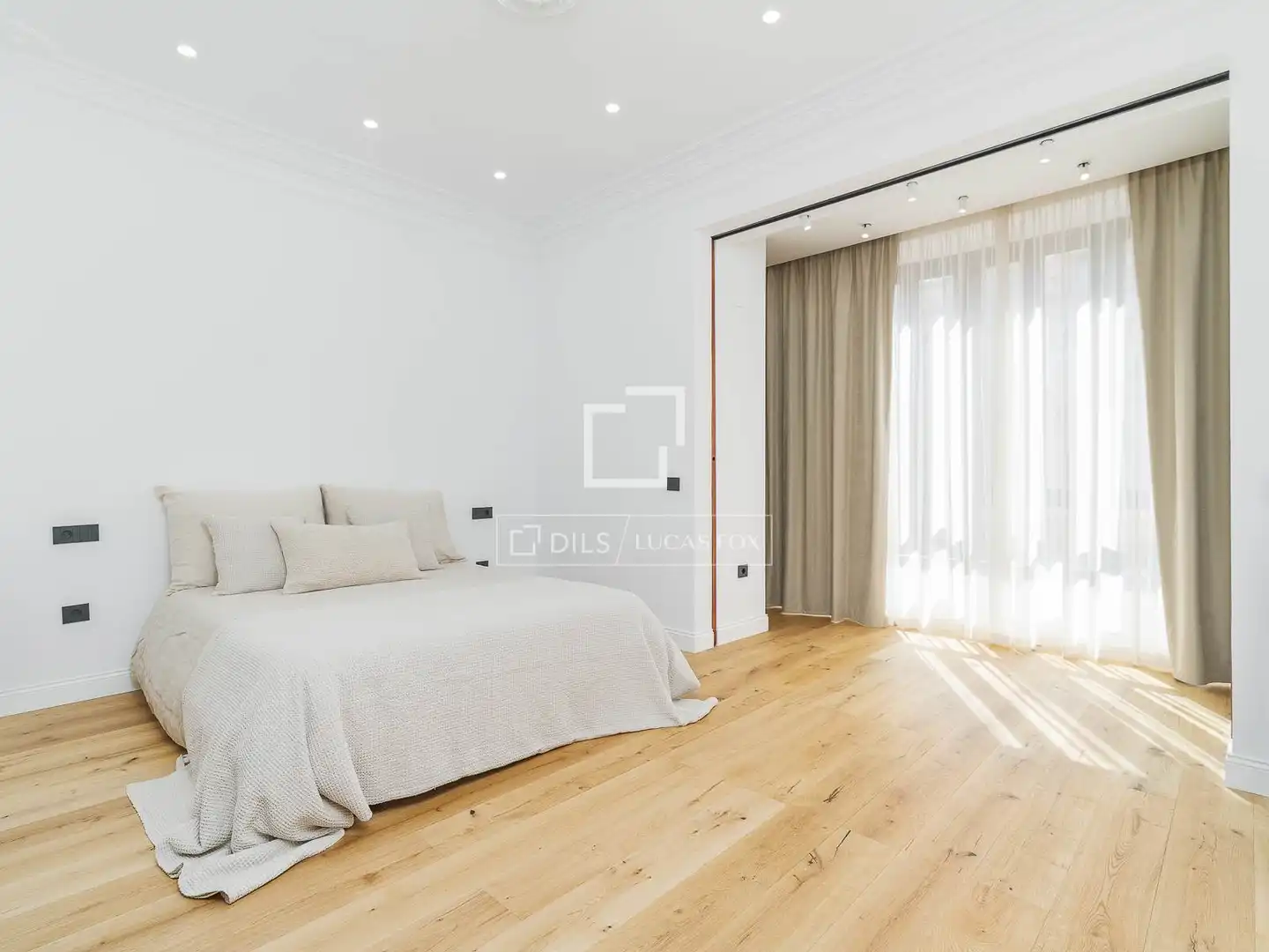 Dormitori de Pis en venda en Barcelona amb Aire condicionat, Parquet i Balcó