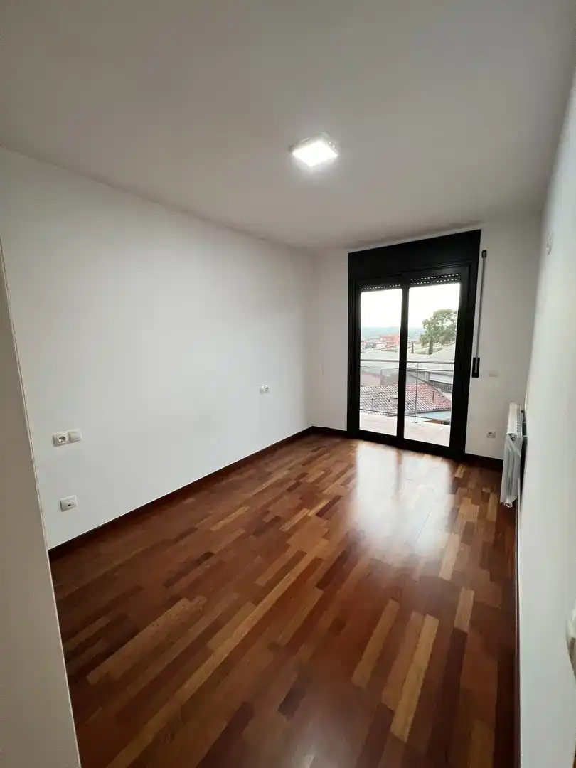 Schlafzimmer von Wohnung zur Miete in Albesa mit Klimaanlage, Parkett und Möbliert