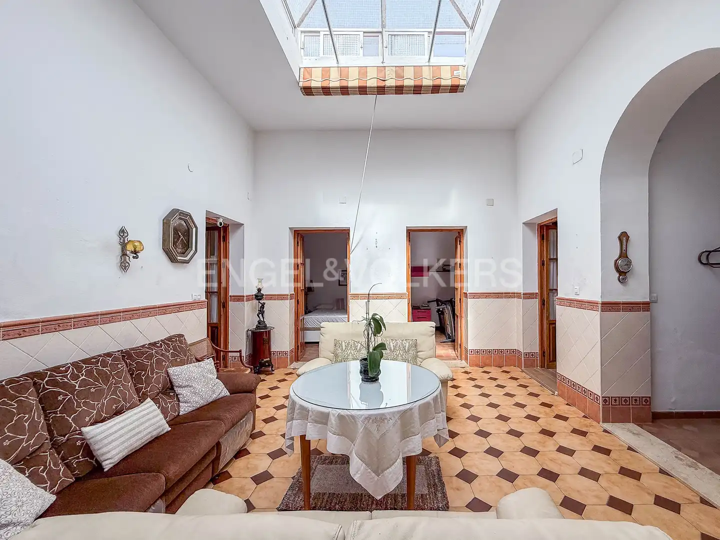 Sala d'estar de Casa adosada en venda en Puerto Real amb Calefacció