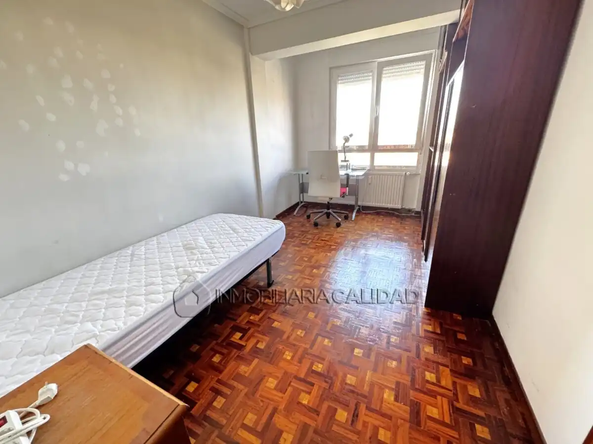 Bedroom of Flat for rent in Burgos  with Heating, Terrace and Furnished