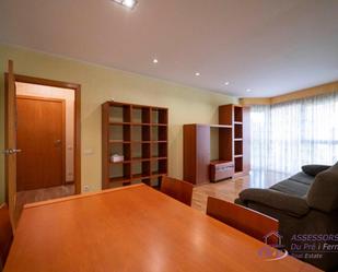 Sala d'estar de Pis en venda en Ripollet amb Parquet, Terrassa i Piscina