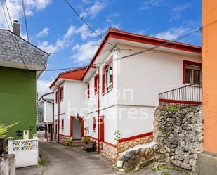 Vista exterior de Casa o xalet en venda en Oviedo  amb Calefacció, Parquet i Traster