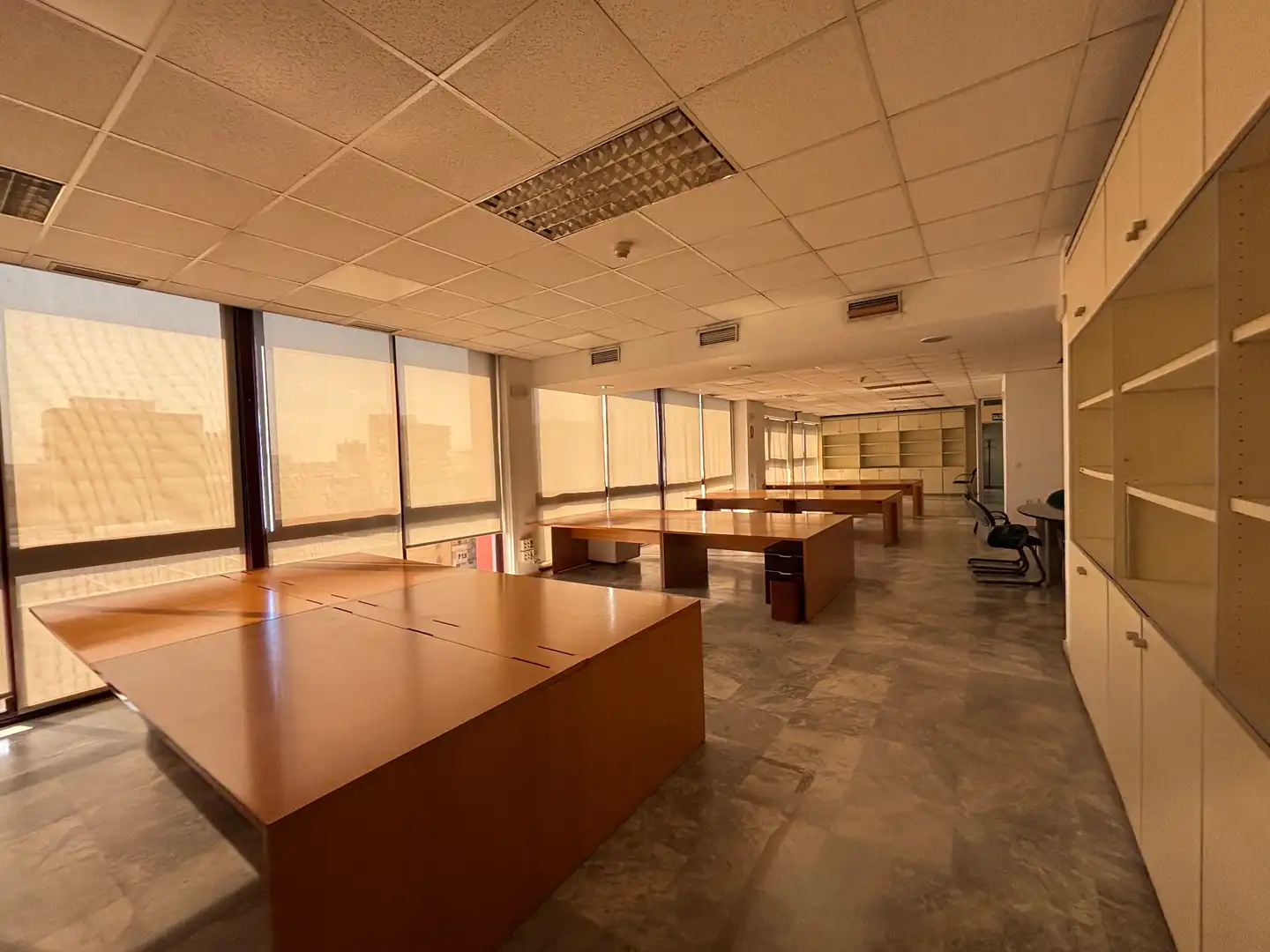 Büro zur Miete in Sevilla mit Klimaanlage, Heizung und Internet