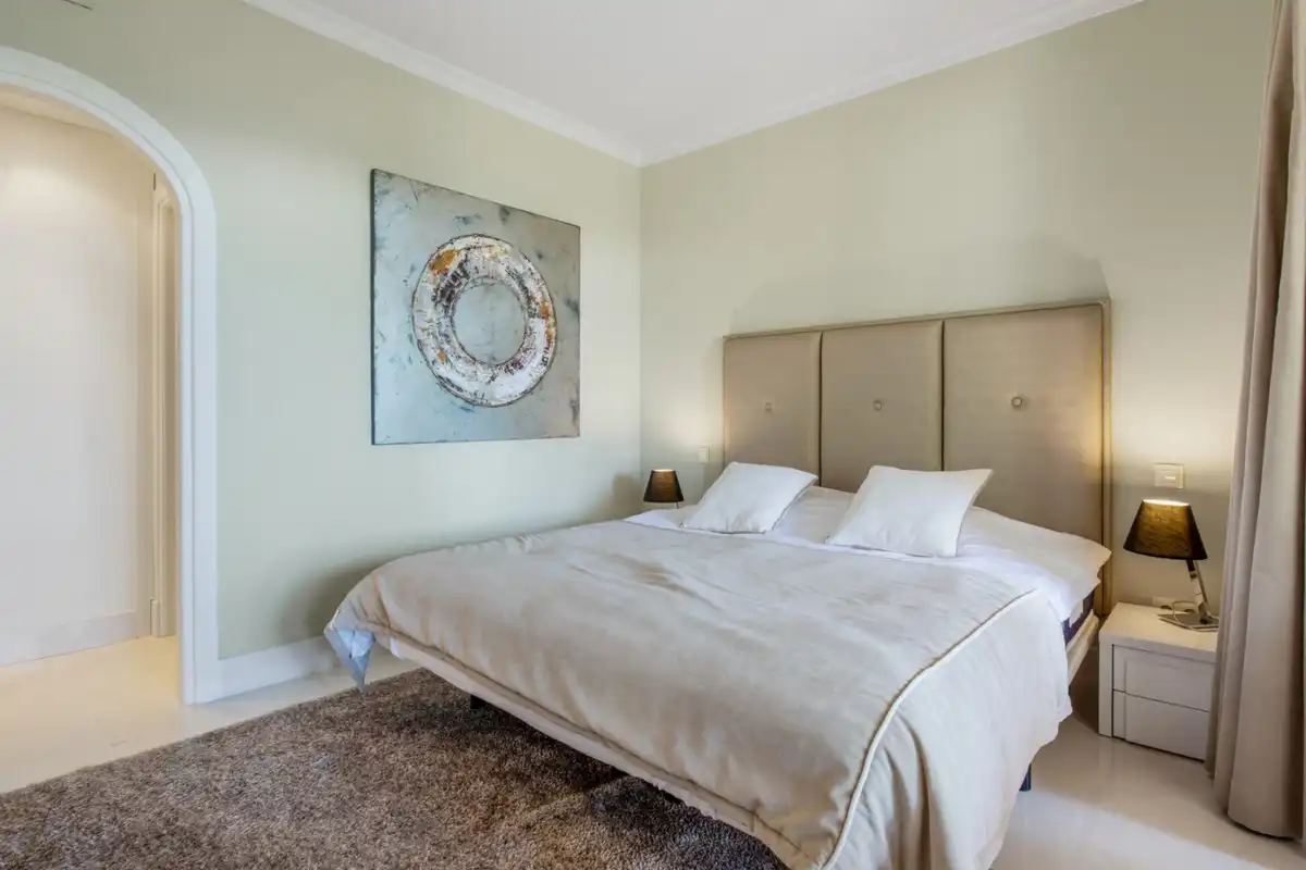 Dormitori de Apartament de lloguer amb opció a compra en Benahavís amb Aire condicionat, Jardí privat i Moblat