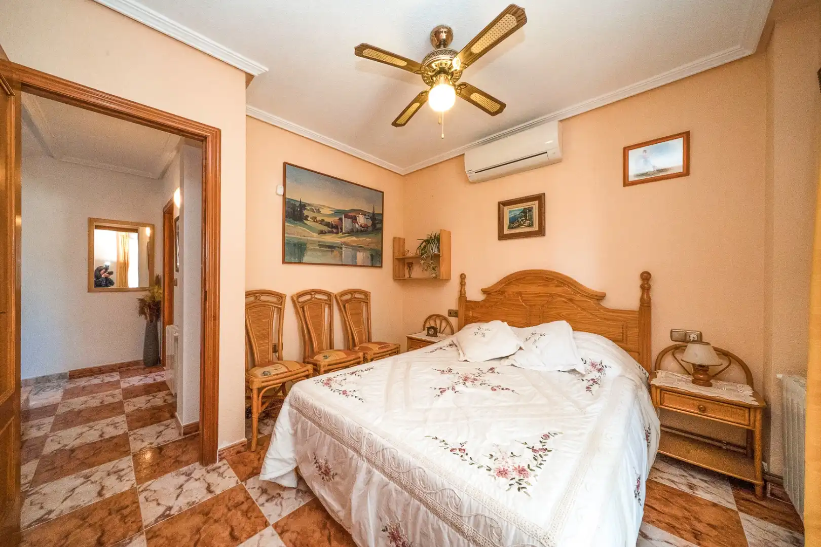 Dormitori de Casa o xalet en venda en Orihuela amb Aire condicionat, Terrassa i Piscina