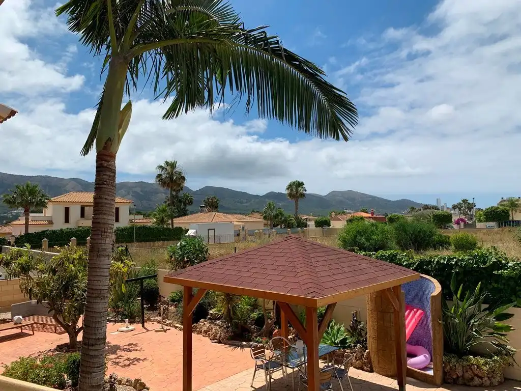 Vista exterior de Casa o chalet en venta en L'Alfàs del Pi con Aire acondicionado, Calefacción y Jardín privado