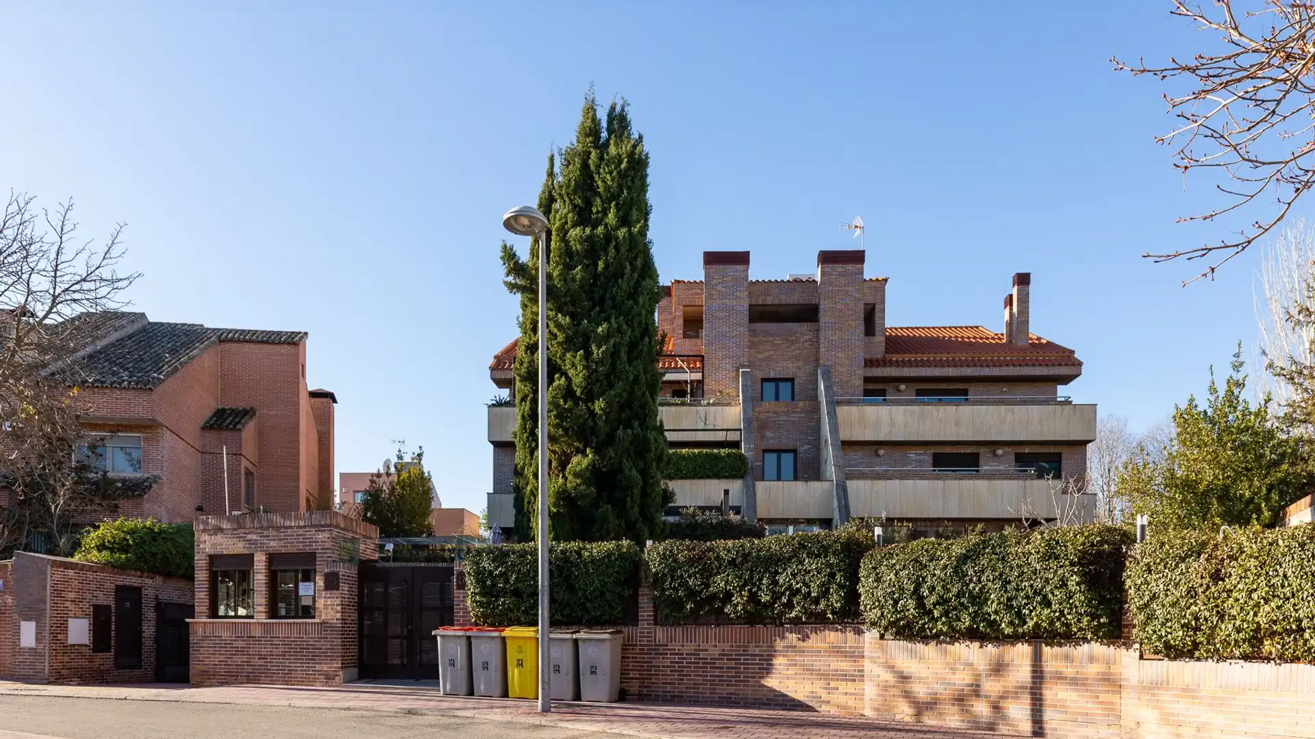 Vista exterior de Apartamento de alquiler en  Madrid Capital con Jardín privado, Terraza y Alarma