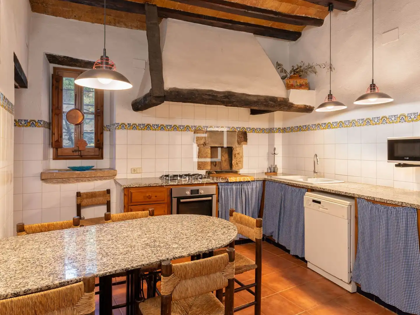 Cocina de Finca rústica en venta en Bàscara con Aire acondicionado, Calefacción y Jardín privado
