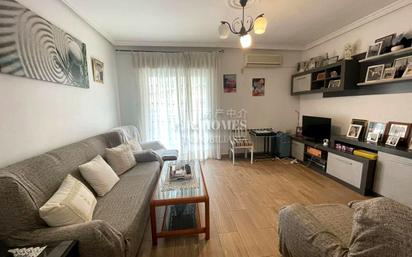 Sala d'estar de Pis en venda en Getafe amb Aire condicionat, Calefacció i Terrassa