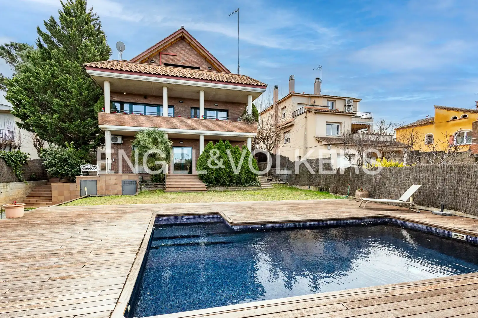 Exterior view of Houses for sale in Sant Cugat del Vallès  with Heating, Private garden and Parquet flooring