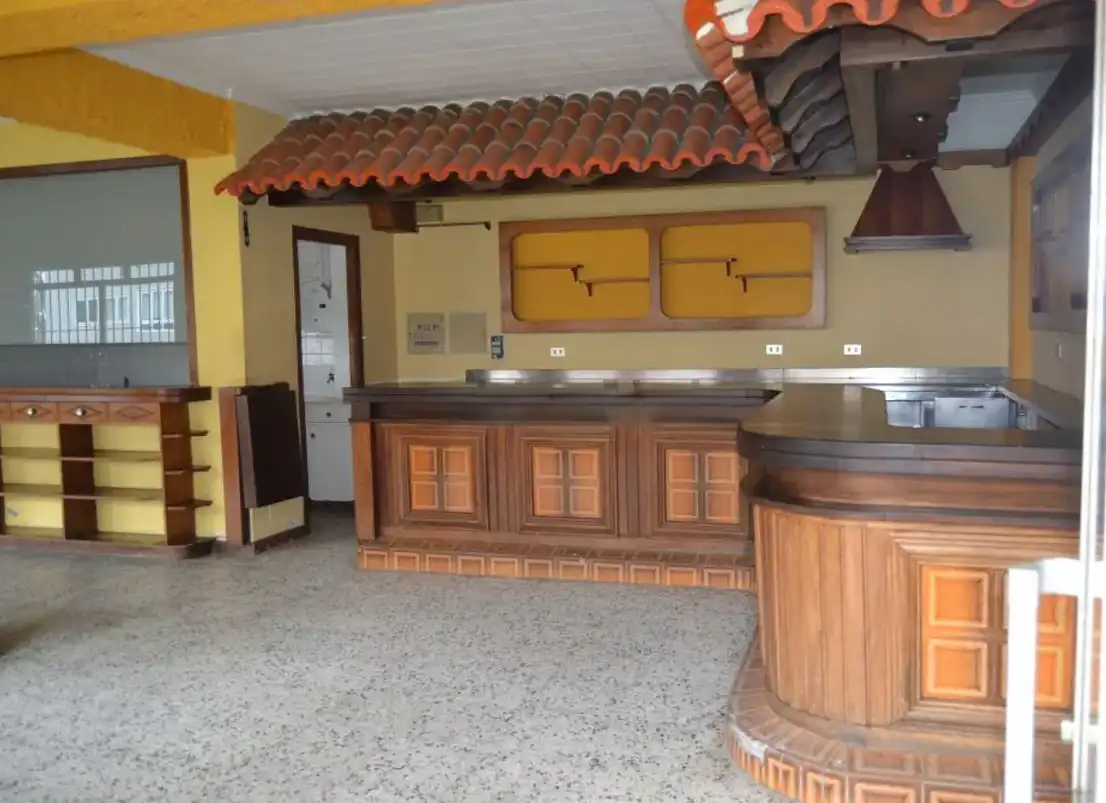 Local comercial en venda a Rúa Miguel de Cervantes, imagen 2