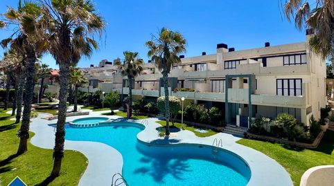 Apartamento con piscina comunitaria, en la provincia de Alicante, en la localidad de Torrevieja, en el barrio de La Mata. 2 habita