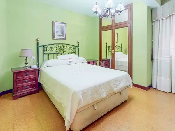 Habitación de Piso en venta en Vigo  con Calefacción, Parquet y Terraza